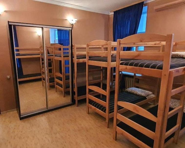 Хостел На Льва Толстого Kiev Ngoại thất bức ảnh